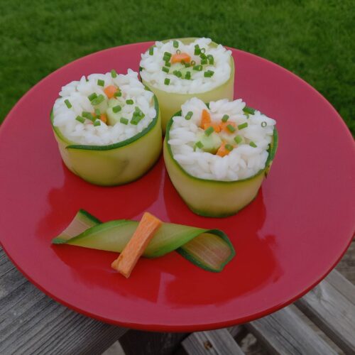 Makis with rice substitute and raw vegetables