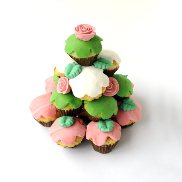 Pièce montée de cupcakes